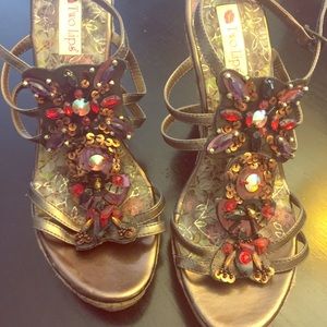 Two Lips beaded wedges